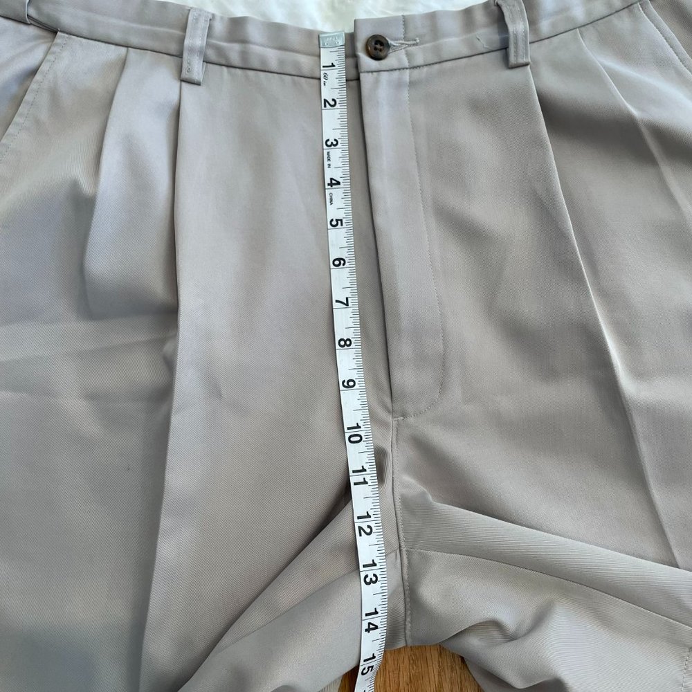Haggar Pleat Front Hidden Expandable Waist Khaki Chino Shorts Tan Men's Size 36 - Picture 8 of 8